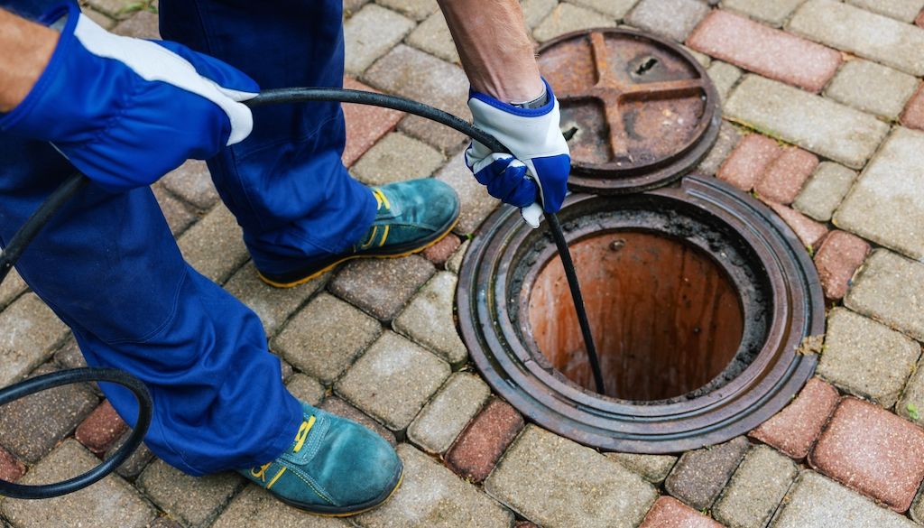 Hydro Jetting in Winter Beach